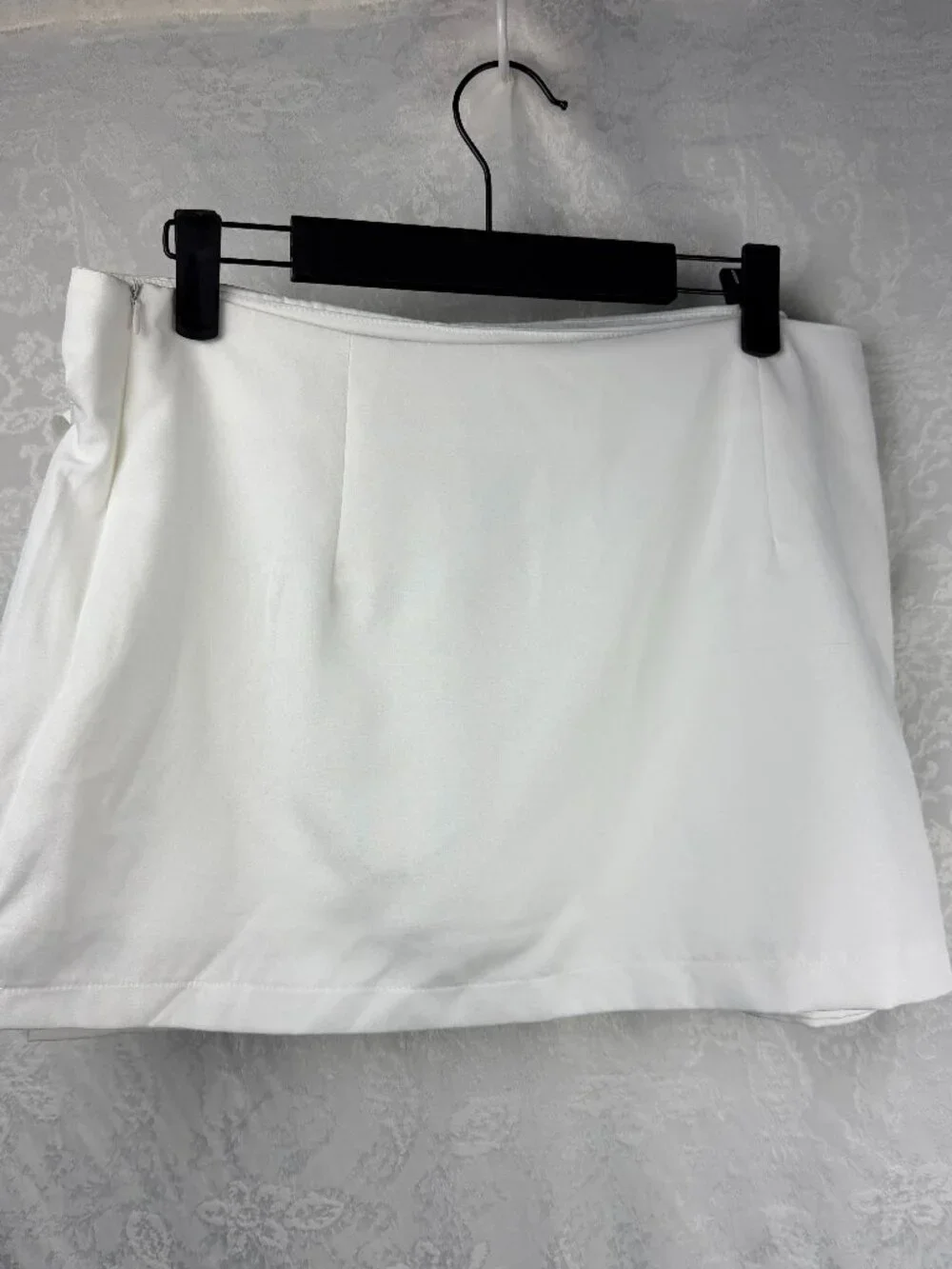 White Wrap Skort Mini Skirt Women’s 24” Waist 10.5” Length Built-In Shorts